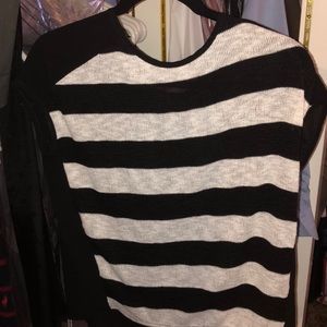 Black and white blouse 🖤